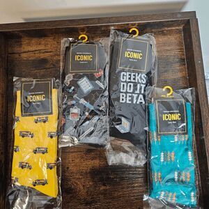 4 pairs Theme Iconic Mens Dress Socks  NWT Multicoloĺr Laptop Geeks do it Beta,